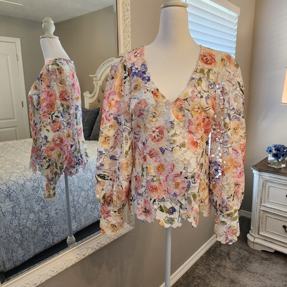 Boston Proper Multicolor Floral V-Neck Top - Picture 2 of 11